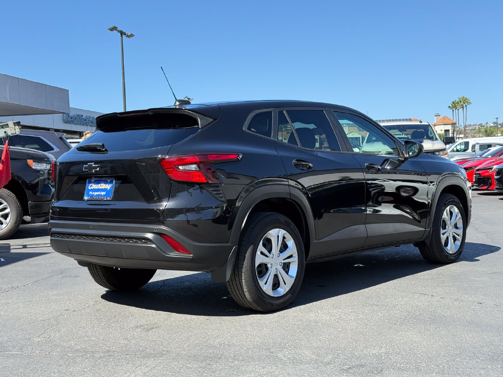 Used 2024 Chevrolet Trax LS w/ Driver Confidence Package FWD image 7