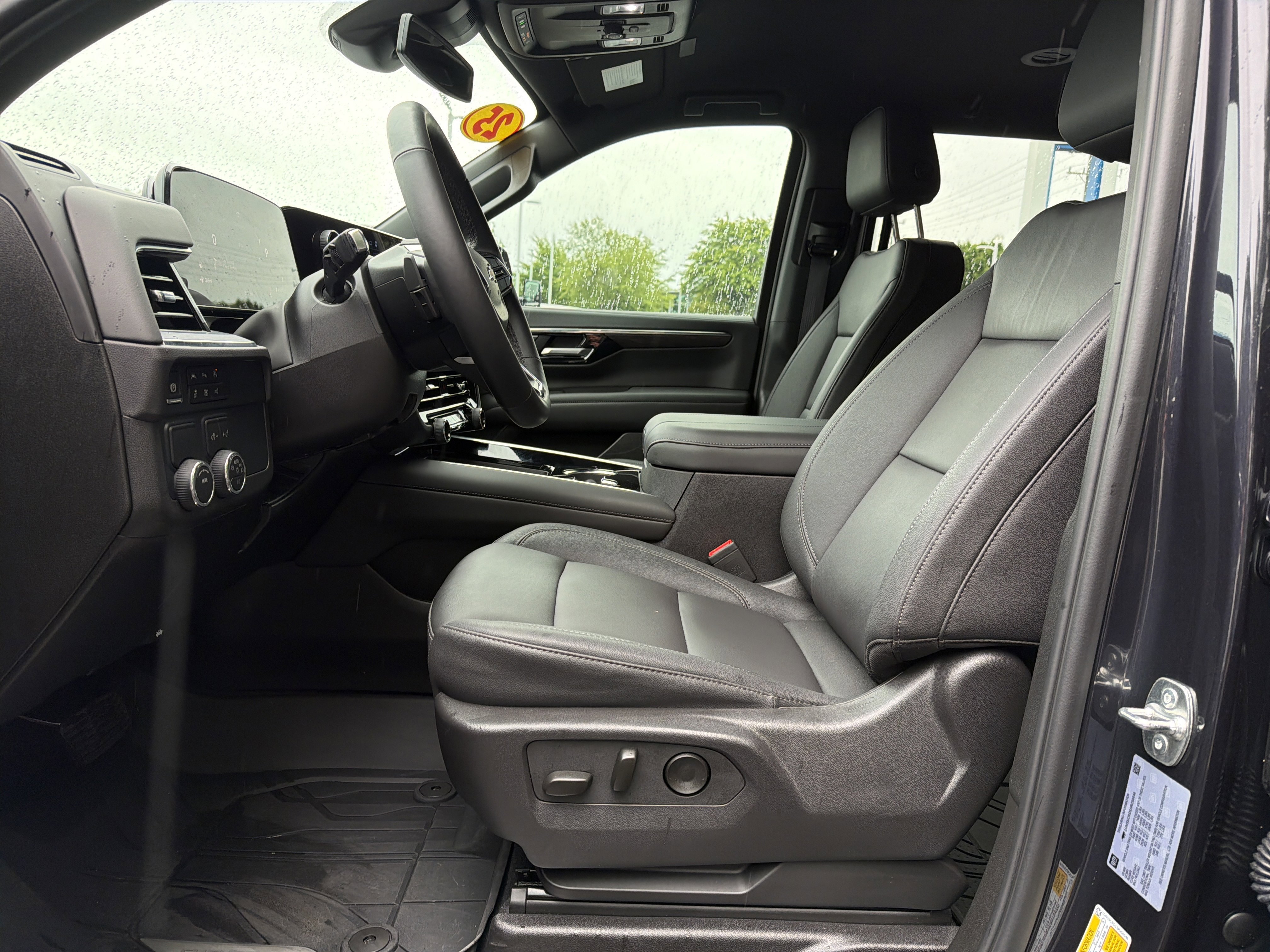 Used 2025 Chevrolet Suburban LT w/ Comfort Package RWD image 16