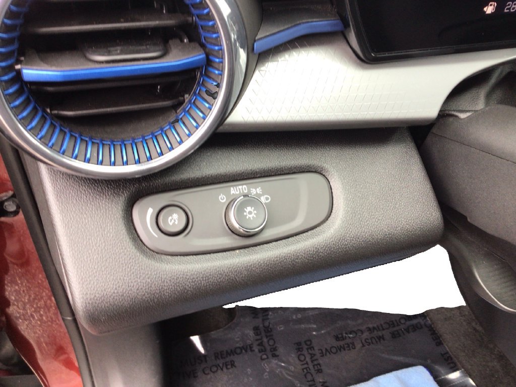 Used 2025 Chevrolet Trax LT FWD image 18