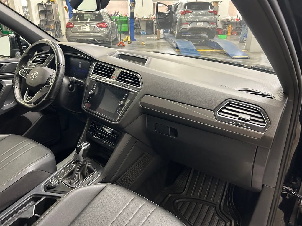 Used 2023 Volkswagen Tiguan SE R-Line AWD/4WD image 16