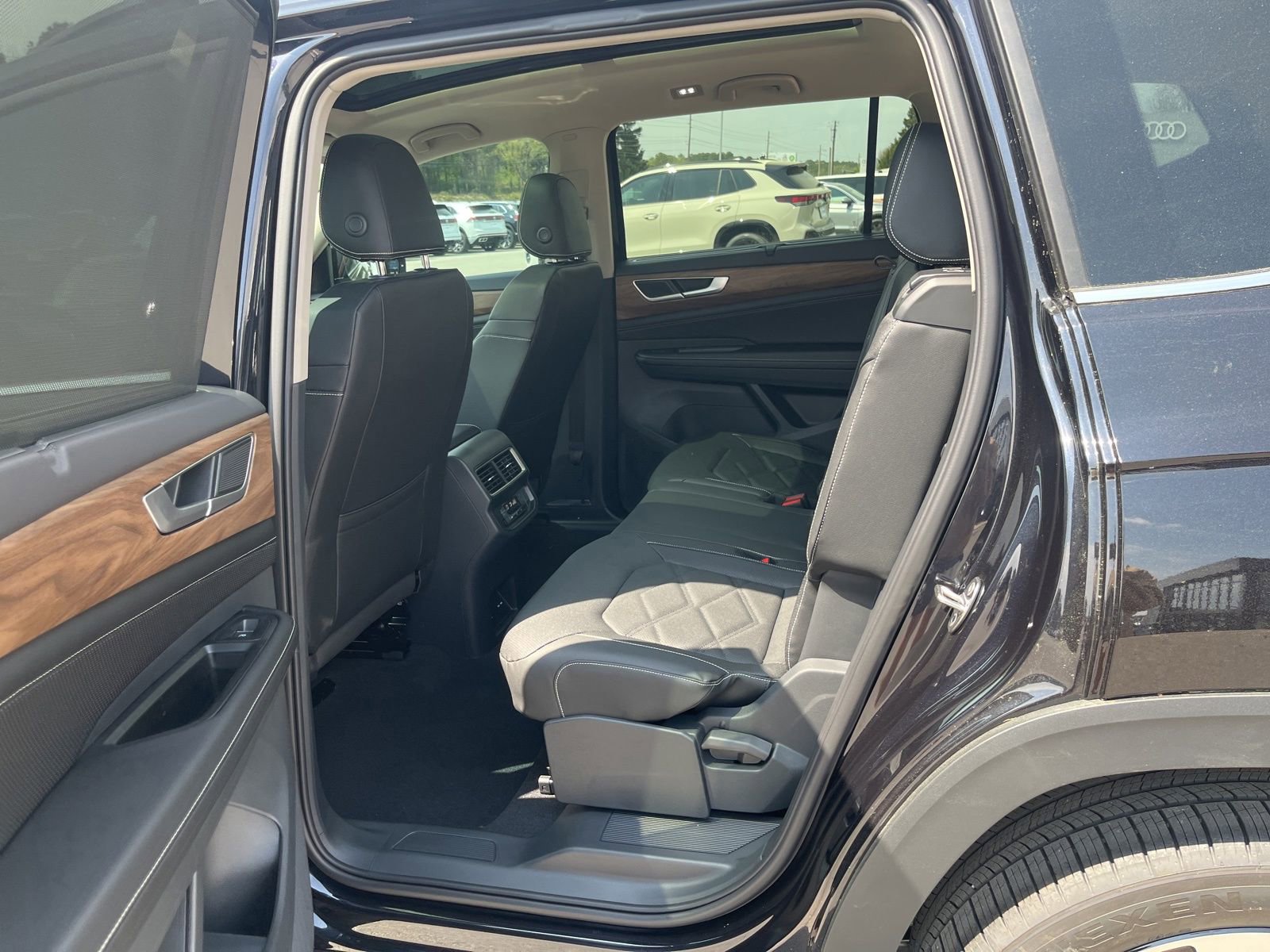 New 2026 Volkswagen Atlas SE image 24