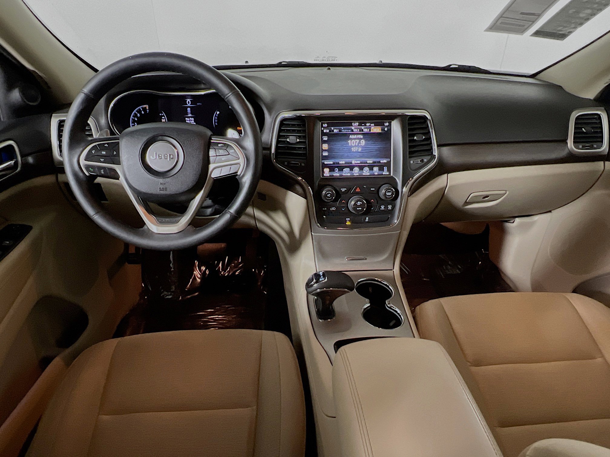 Used 2014 Jeep Grand Cherokee Laredo w/ 18" Wheel & 8.4" Radio Group image 29