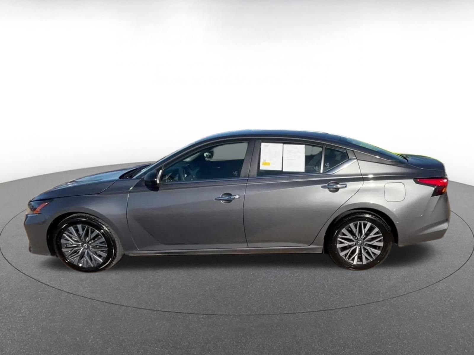 Used 2025 Nissan Altima 2.5 SV FWD image 6