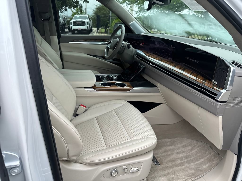 Used 2025 Cadillac Escalade Sport Platinum w/ LPO, ONYX Package AWD/4WD image 40