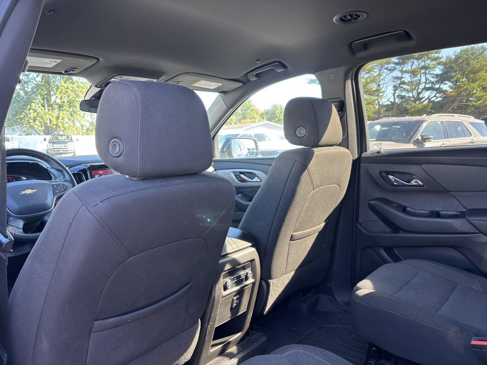 Used 2023 Chevrolet Traverse LT FWD image 17