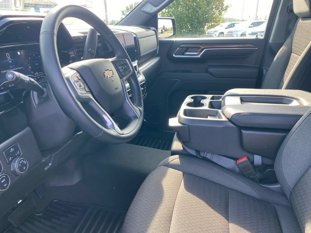 Used 2023 Chevrolet Silverado 1500 LT AWD/4WD image 17