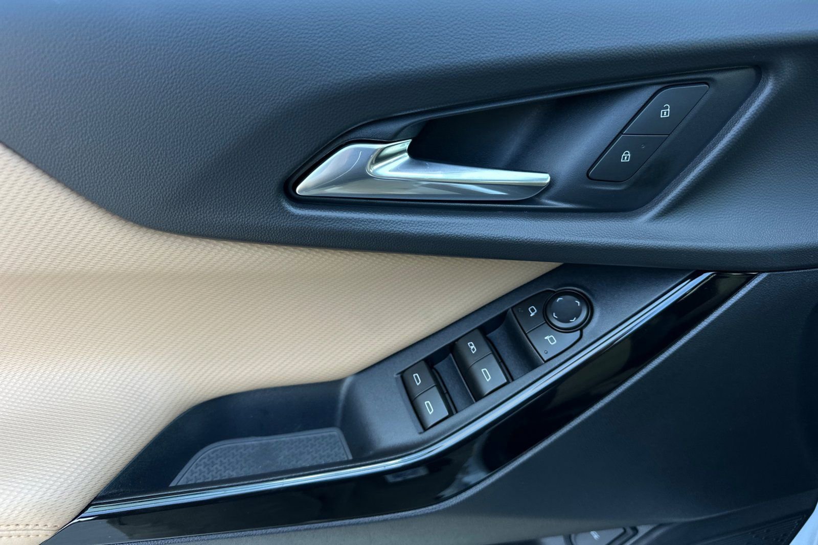 New 2026 Chevrolet Equinox ACTIV w/ Safety and Technology Package image 11