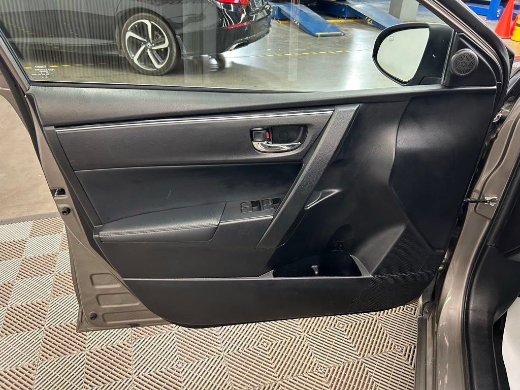 Used 2018 Toyota Corolla XLE w/ Carpet Mat Package (TMS) FWD image 23