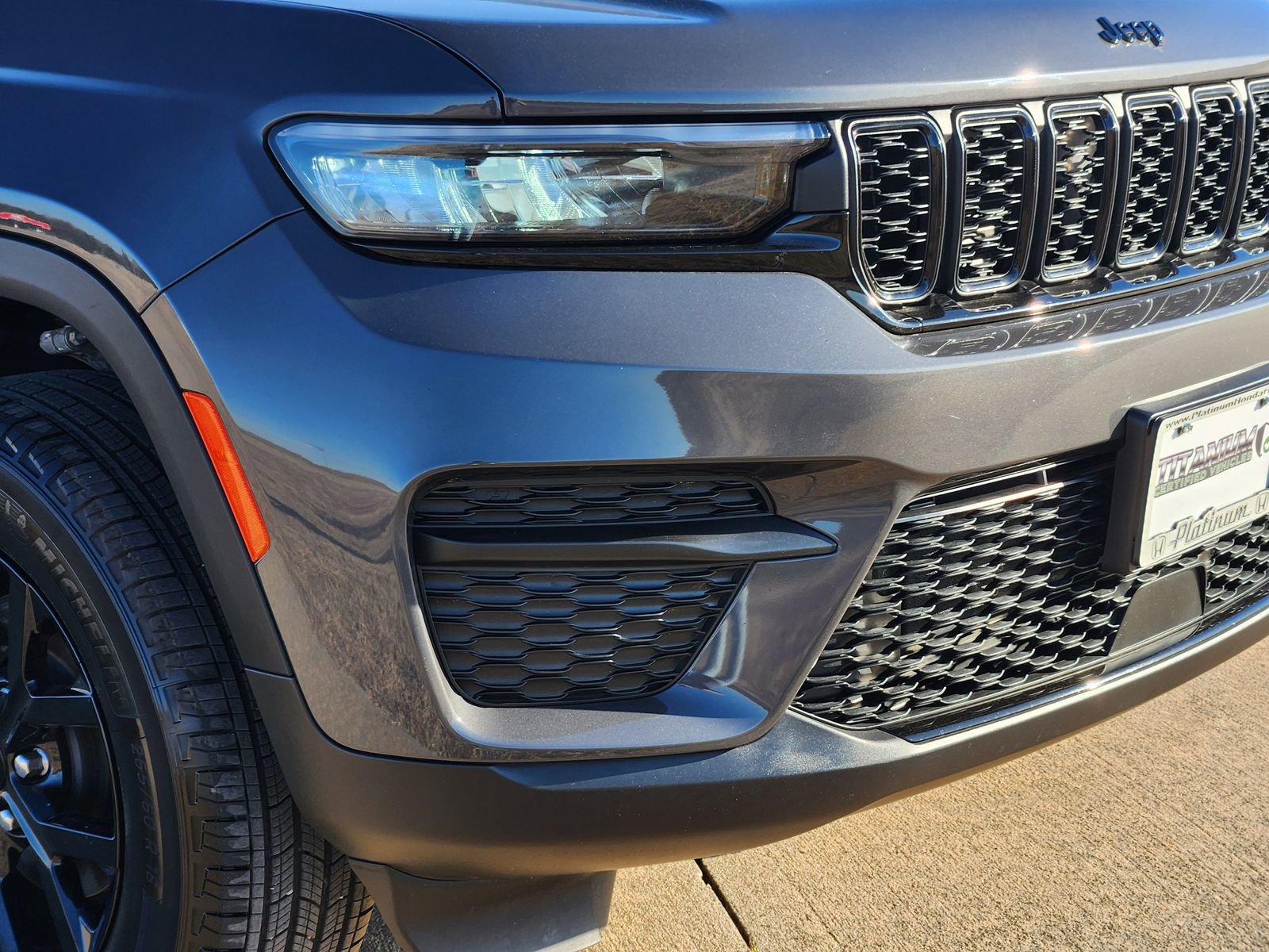 Used 2025 Jeep Grand Cherokee 4WD image 11