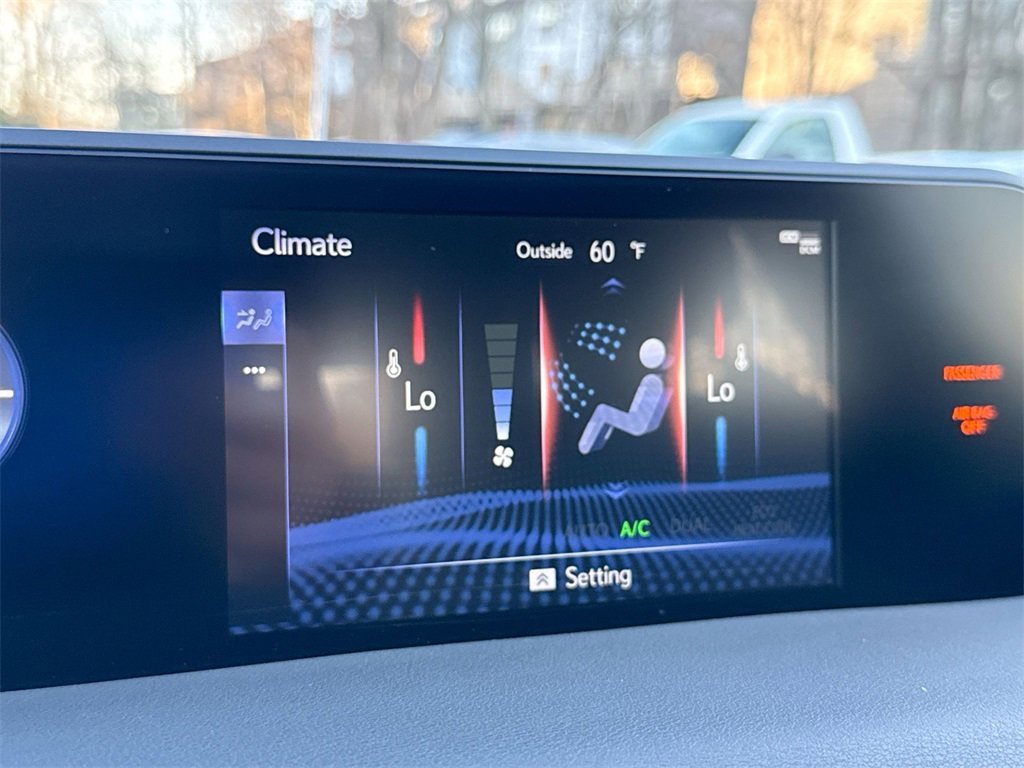 Used 2019 Lexus UX 200 image 16