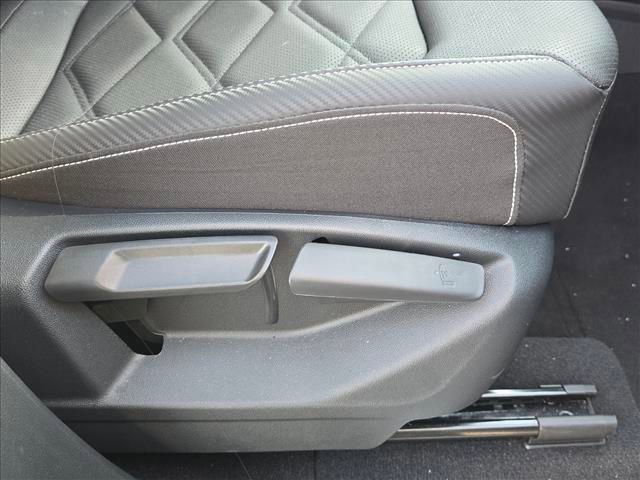 Used 2025 Volkswagen Atlas Cross Sport SE AWD/4WD image 32