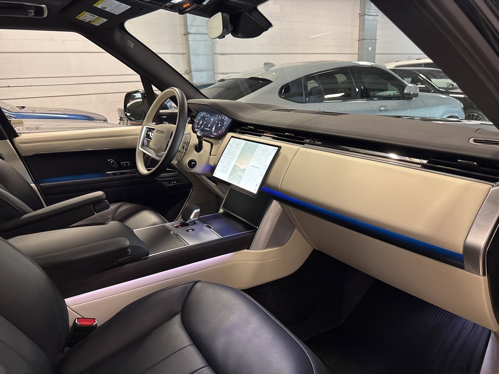 Used 2024 Land Rover Range Rover SE image 25