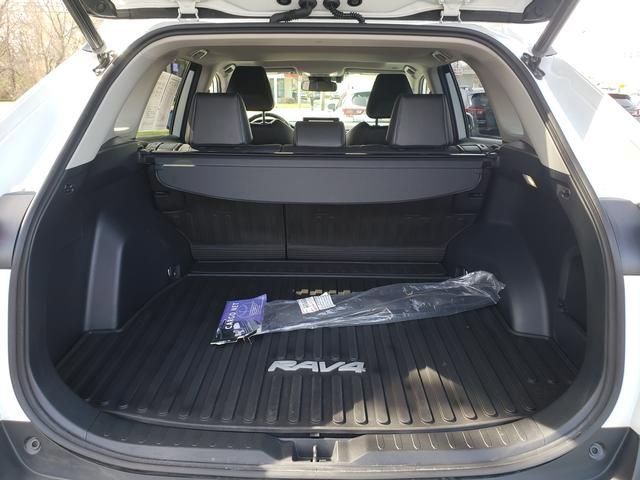 Used 2023 Toyota RAV4 XLE Premium image 5