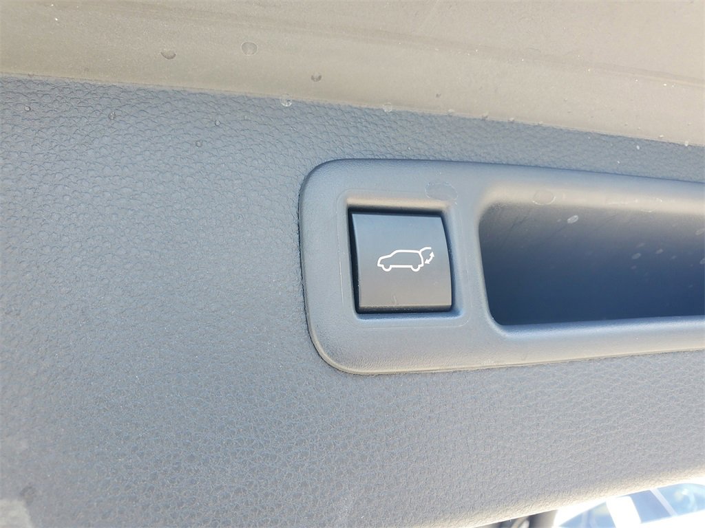 Used 2023 Toyota Highlander XLE image 9