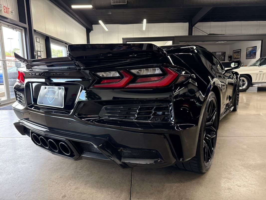 Used 2025 Chevrolet Corvette Z06 image 19