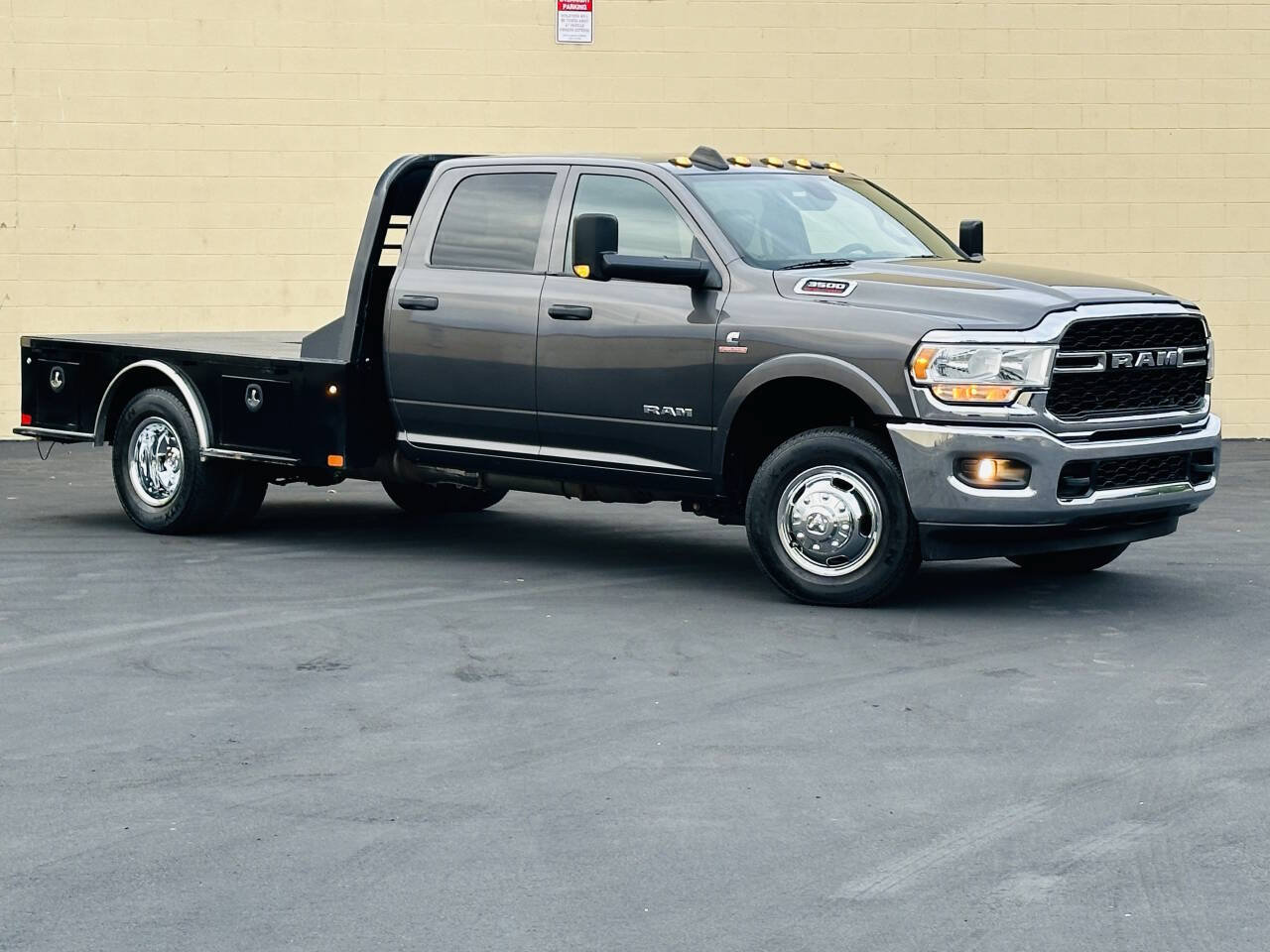 Used 2022 RAM 3500 Tradesman w/ Chrome Appearance Group AWD/4WD image 2