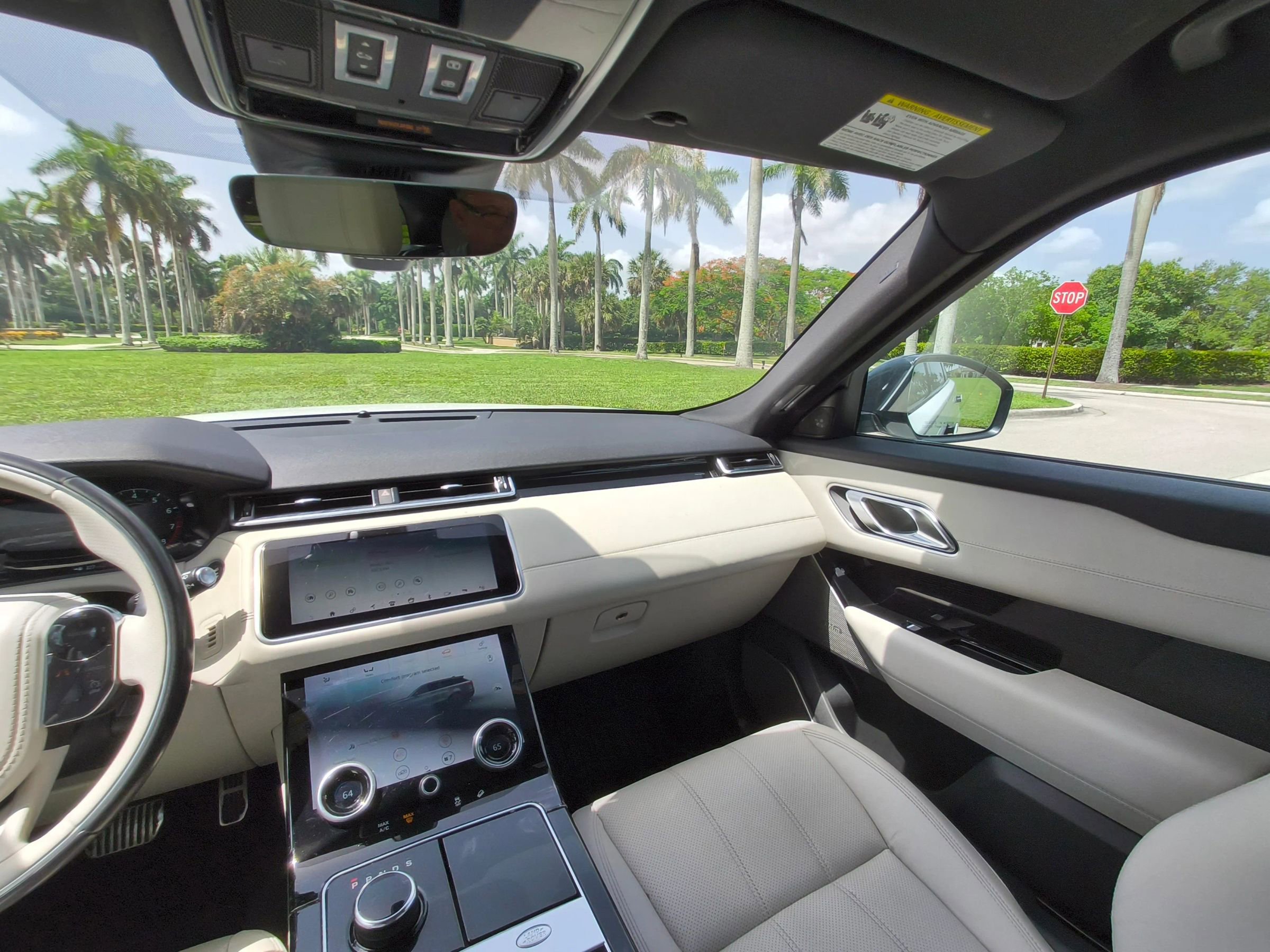 Used 2019 Land Rover Range Rover Velar R-Dynamic SE image 18