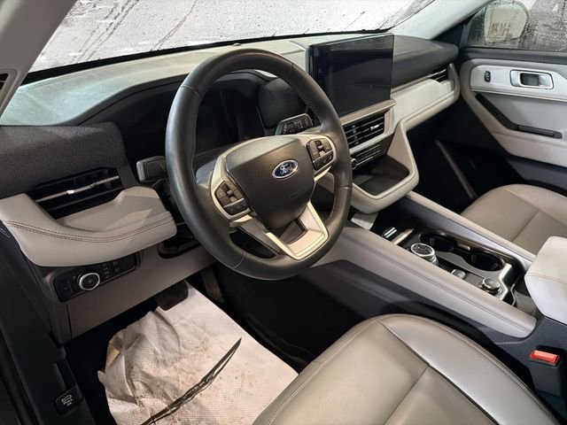 Used 2025 Ford Explorer Active w/ Active Comfort Package image 8