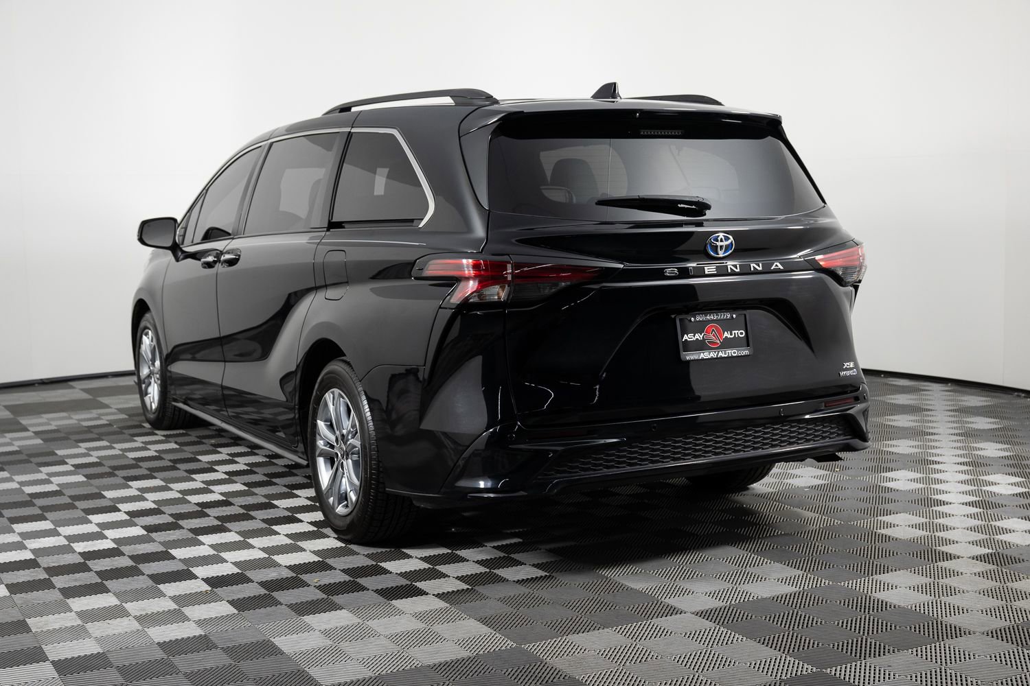 Used 2022 Toyota Sienna XSE w/ XSE Plus Package image 5