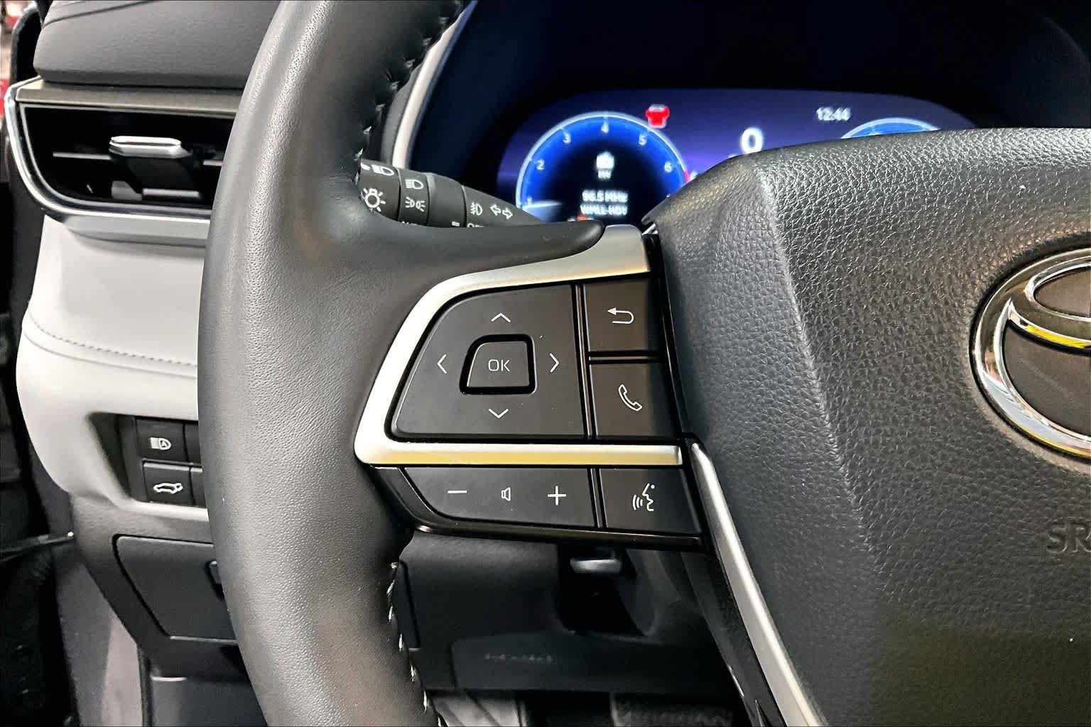 Used 2024 Toyota Highlander Limited AWD/4WD image 23