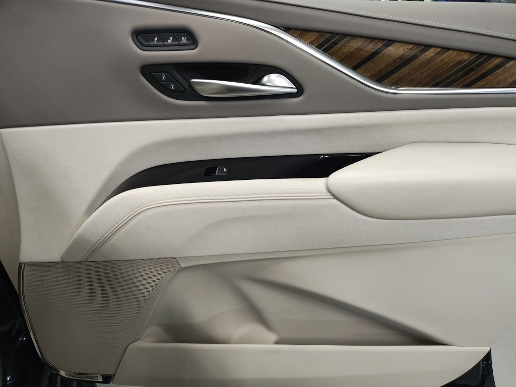 Used 2022 Cadillac Escalade Premium Luxury Platinum image 9