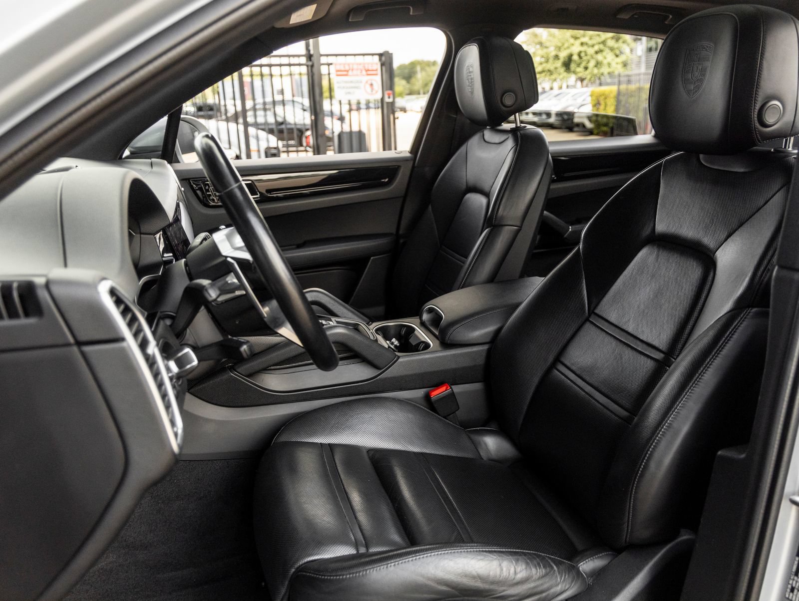 Used 2021 Porsche Cayenne AWD/4WD image 5