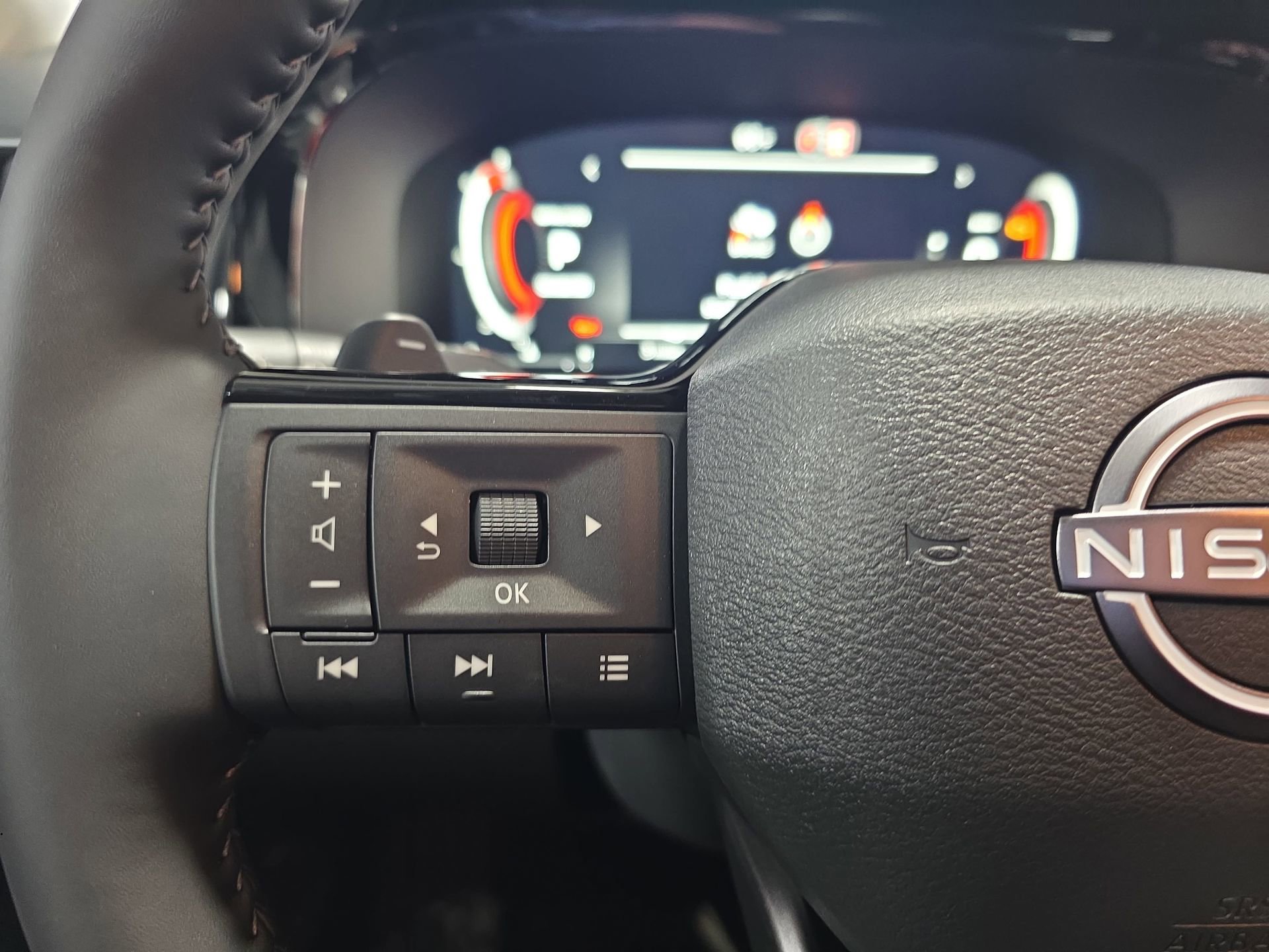 New 2026 Nissan Pathfinder SL FWD image 17