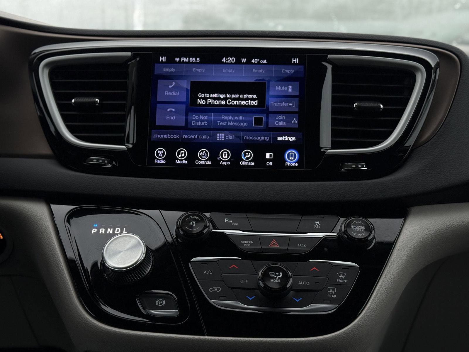 Used 2017 Chrysler Pacifica Touring-L w/ Tire & Wheel Group image 19