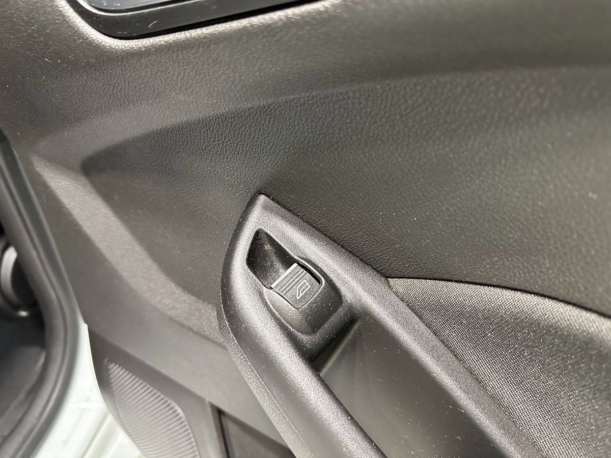 Used 2018 Ford Focus ST w/ Equipment Group 401A FWD image 16