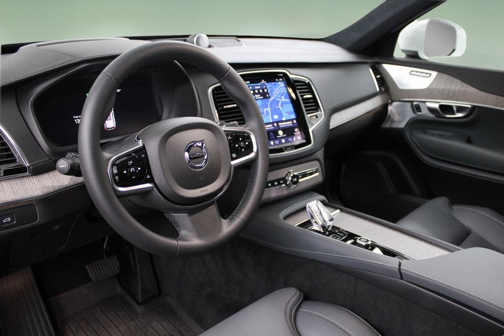 Certified 2024 Volvo XC90 B6 Ultimate w/ Lounge Package AWD/4WD image 2