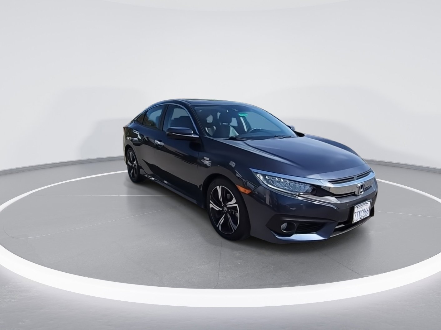 Used 2016 Honda Civic Touring image 2