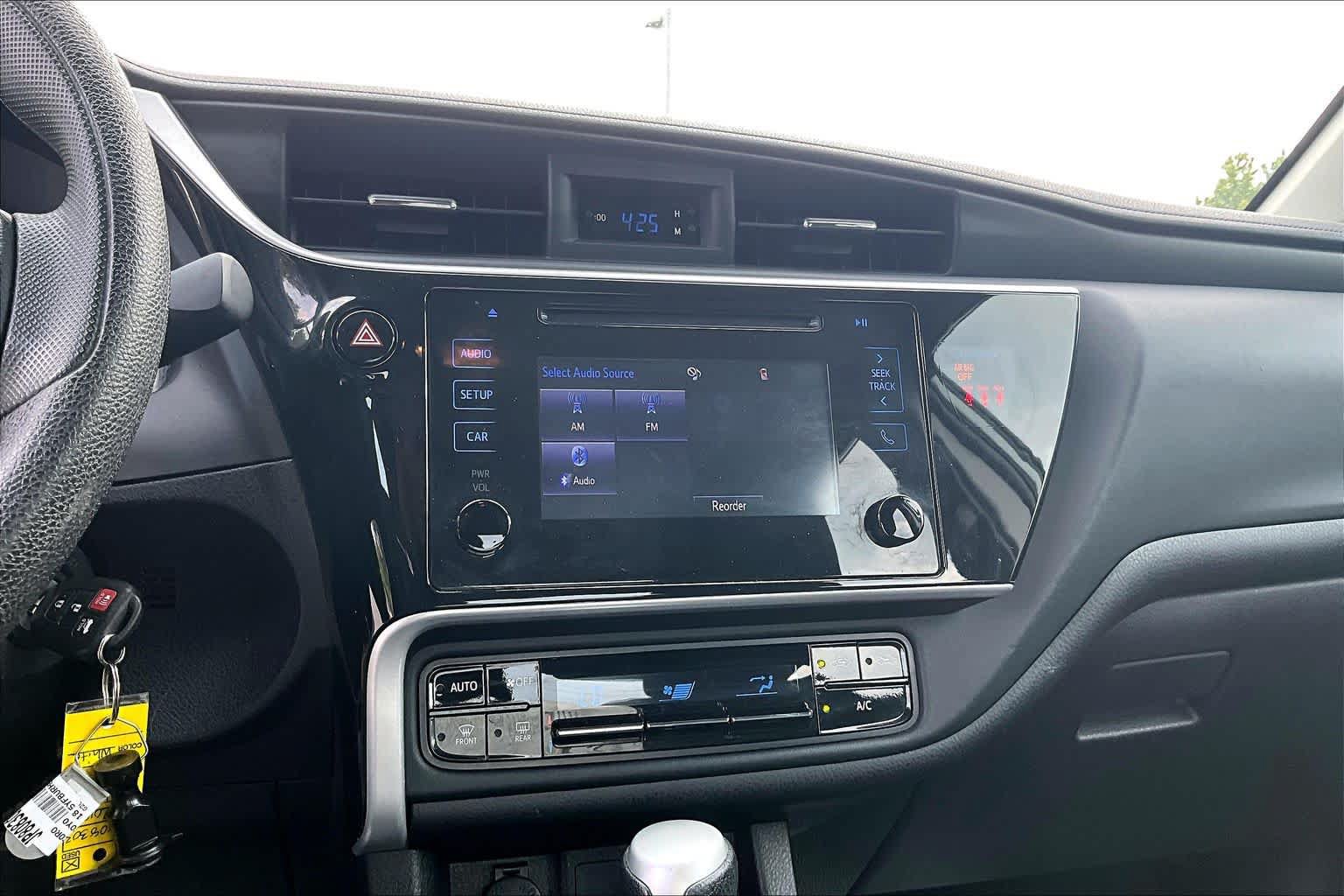 Used 2018 Toyota Corolla LE FWD image 35