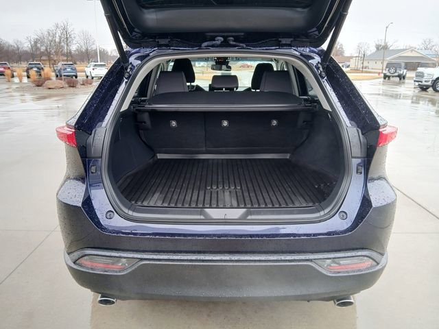 Used 2023 Toyota Venza LE image 18