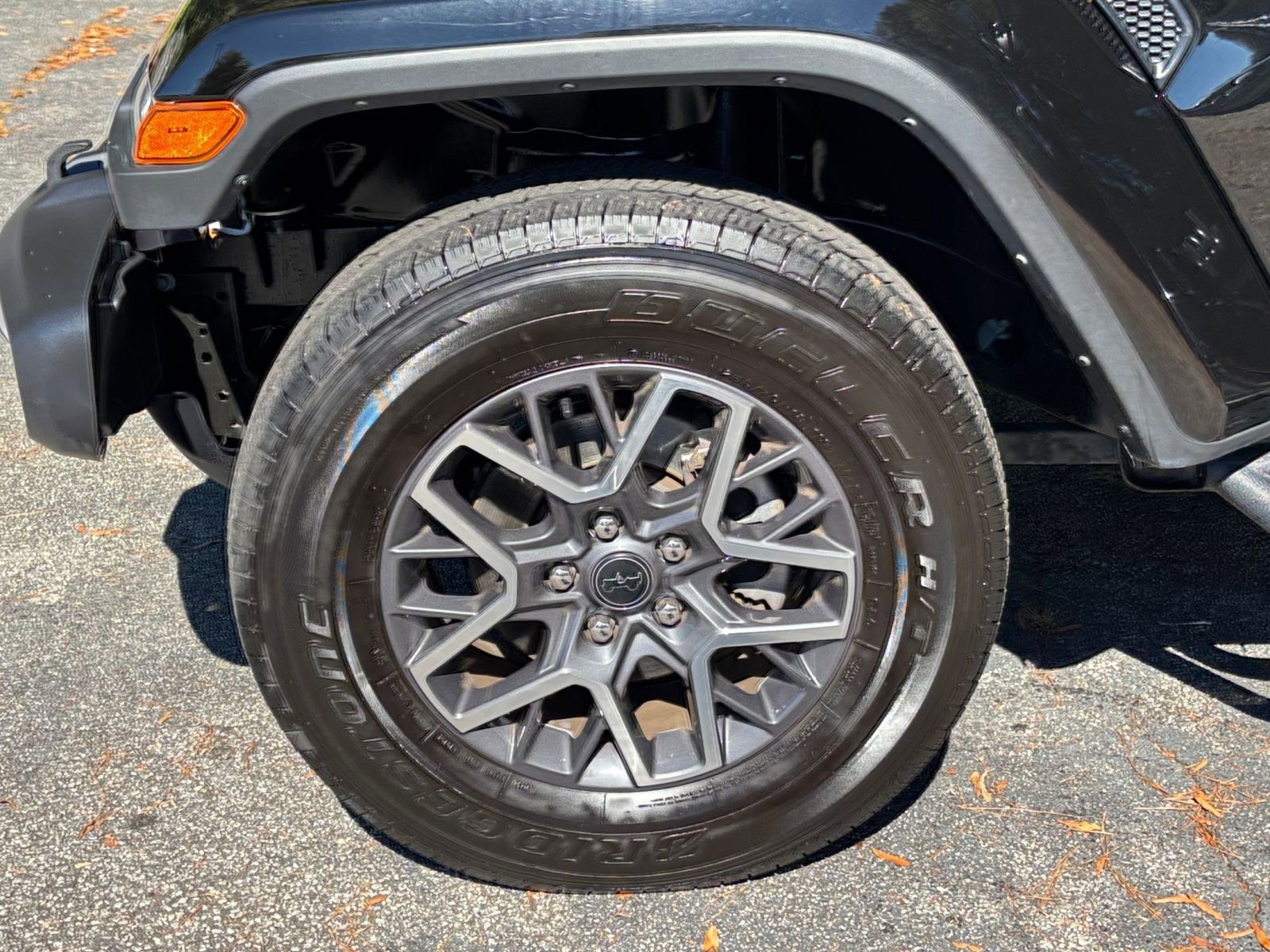 Used 2025 Jeep Wrangler Sahara image 30