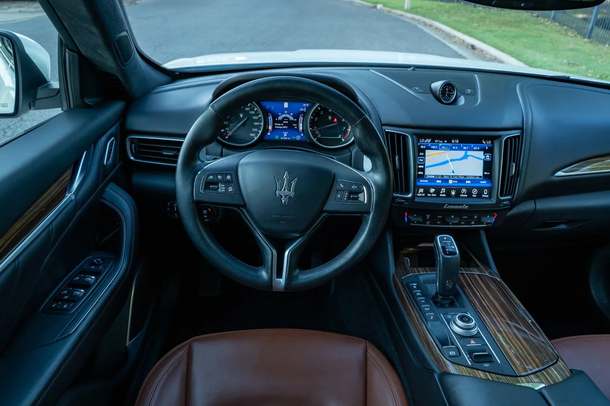 Used 2019 Maserati Levante S GranLusso AWD/4WD image 19