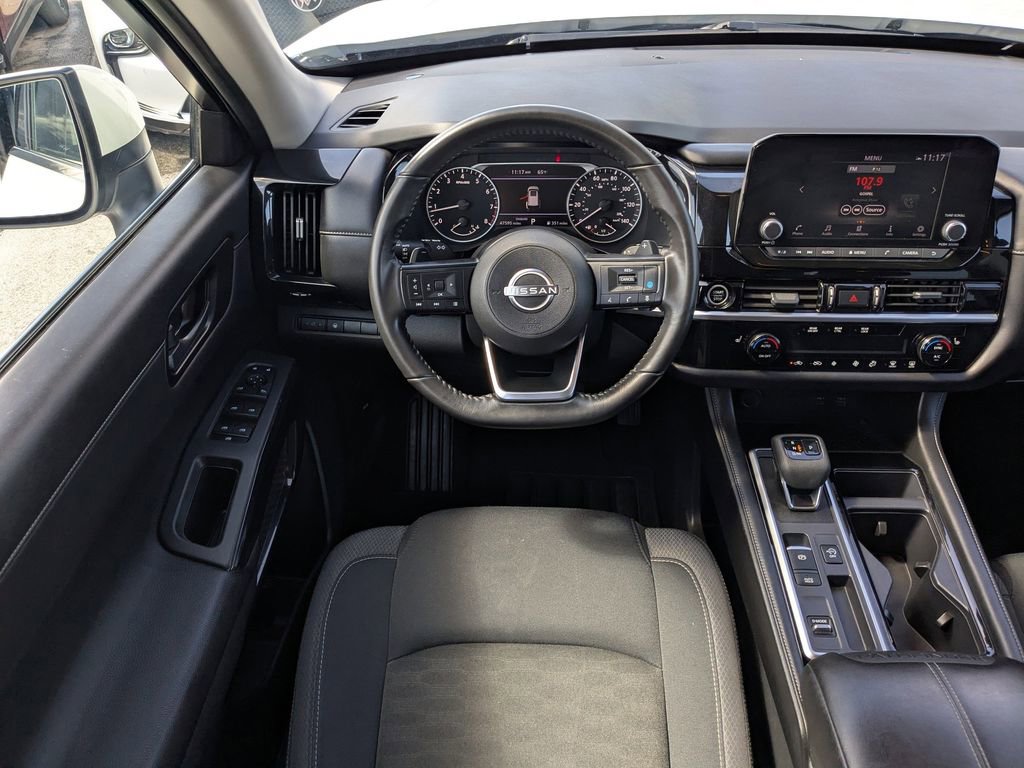 Used 2024 Nissan Pathfinder SV image 15