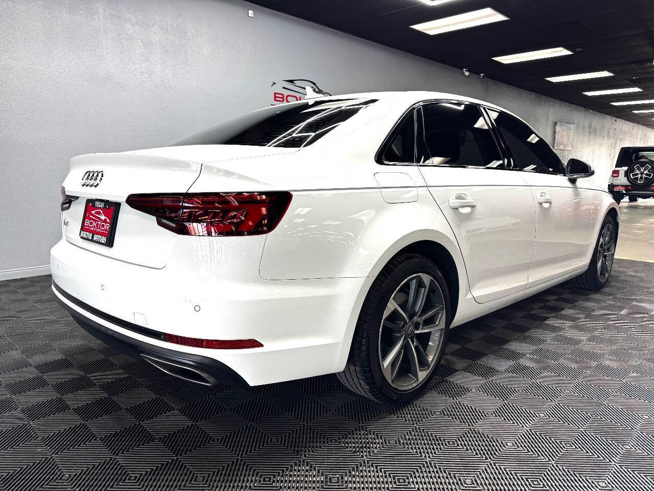 Used 2019 Audi A4 2.0T Premium image 12