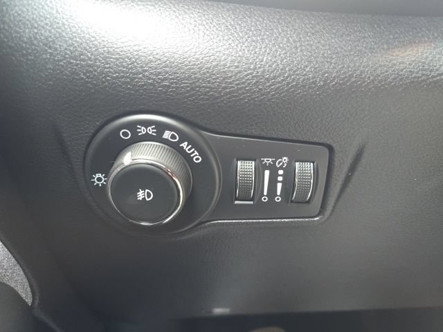 Certified 2024 Jeep Compass Latitude w/ Sun and Sound Group AWD/4WD image 12
