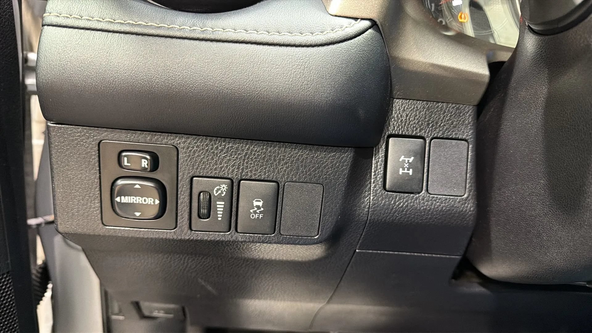 Used 2014 Toyota RAV4 XLE AWD/4WD image 15