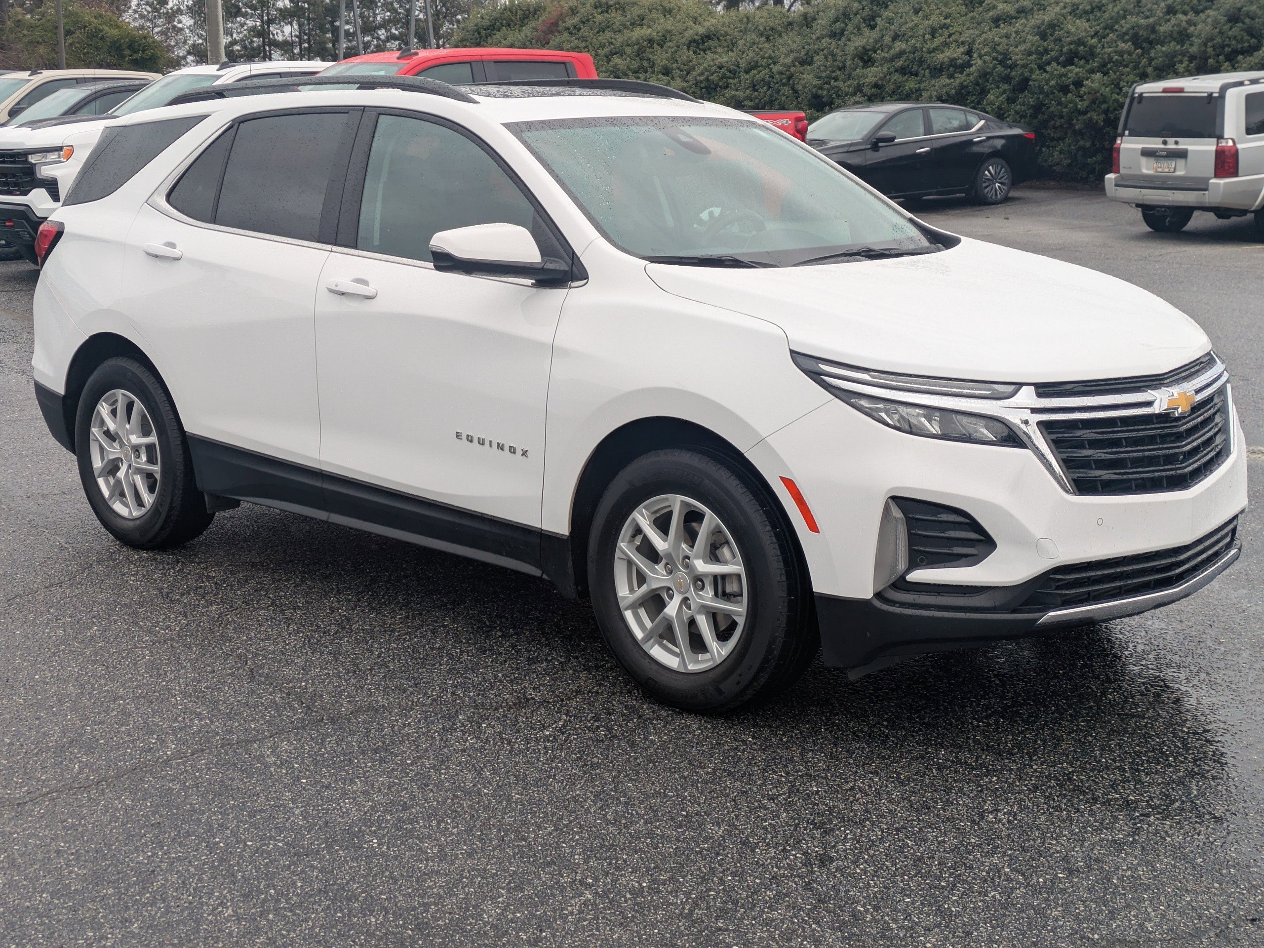 Used 2024 Chevrolet Equinox LT image 2