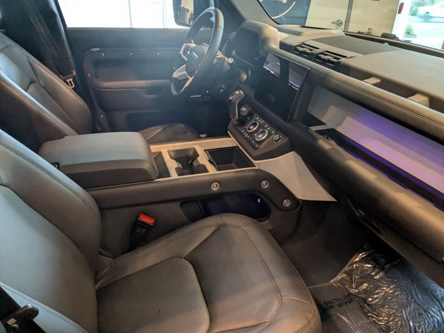 Used 2025 Land Rover Defender 110 X-Dynamic SE image 22