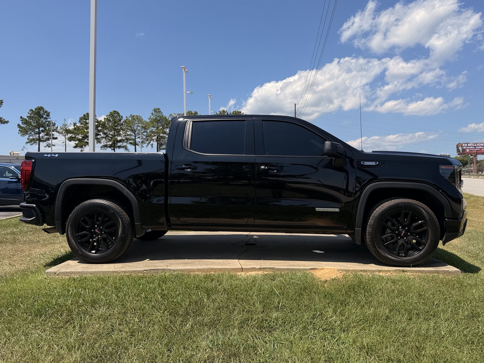 Used 2024 GMC Sierra 1500 Elevation AWD/4WD image 13