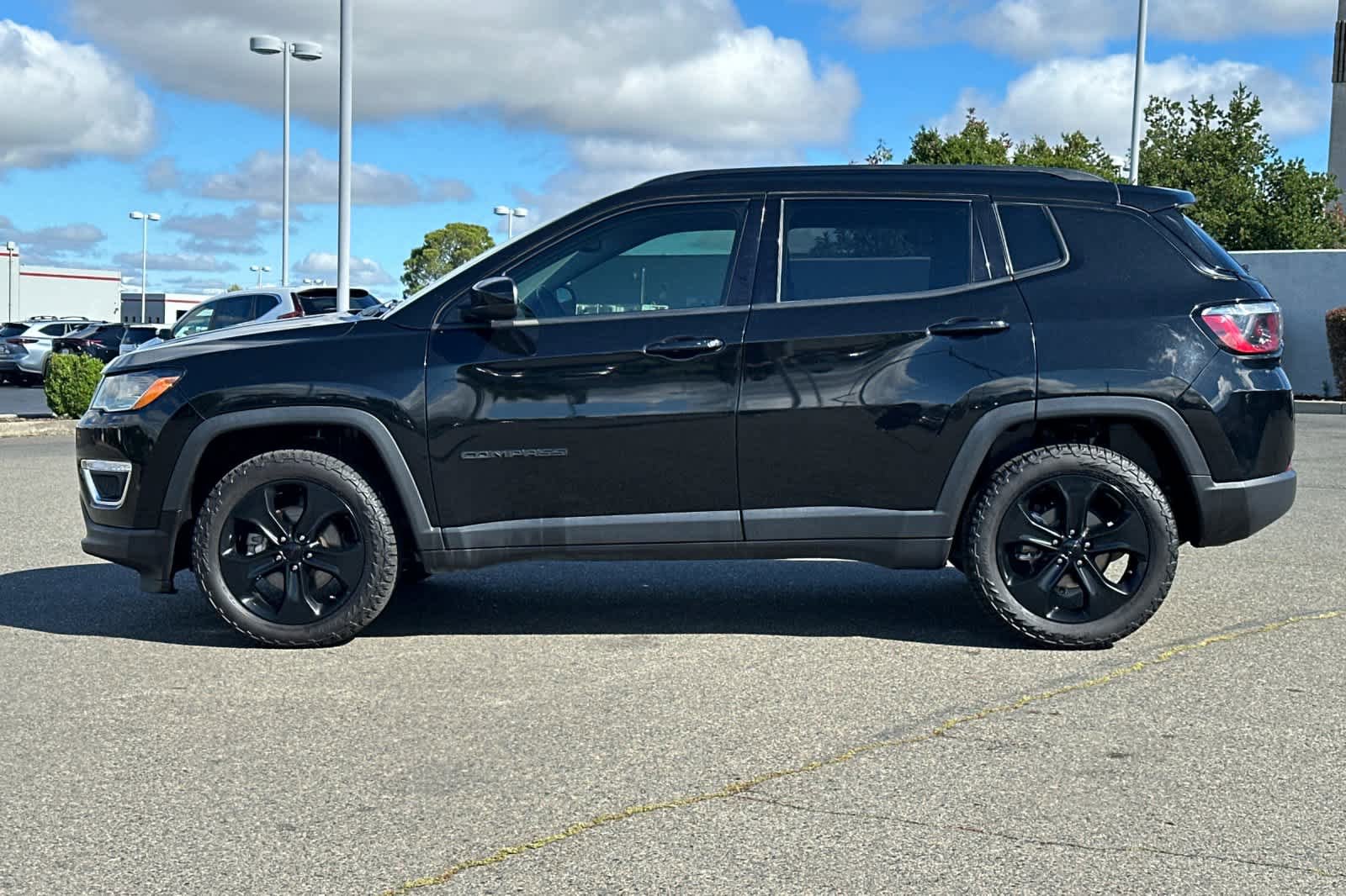 Used 2021 Jeep Compass Latitude w/ Sun and Sound Group AWD/4WD image 9