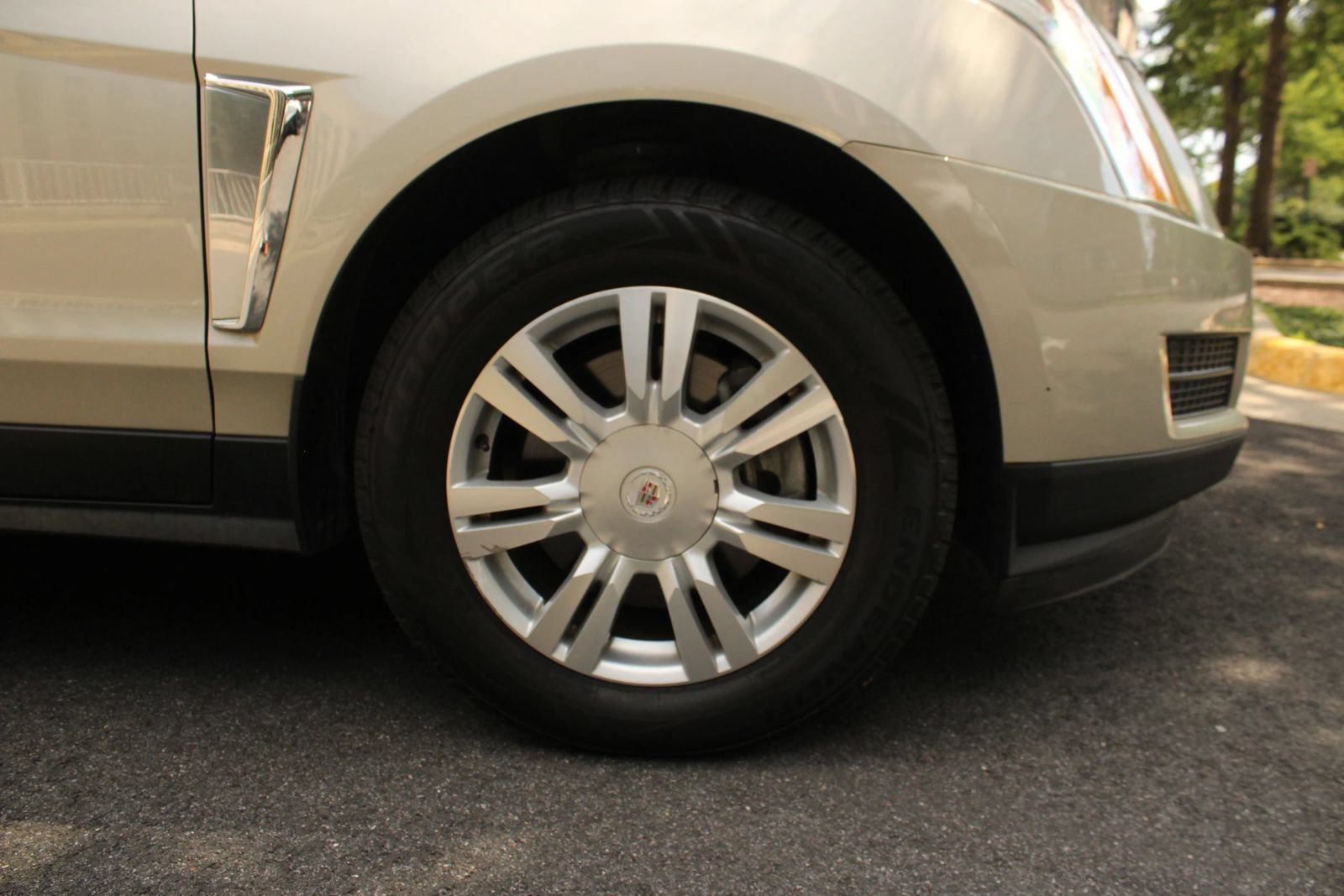 Used 2015 Cadillac SRX Luxury w/ Driver Awareness Package AWD/4WD image 4