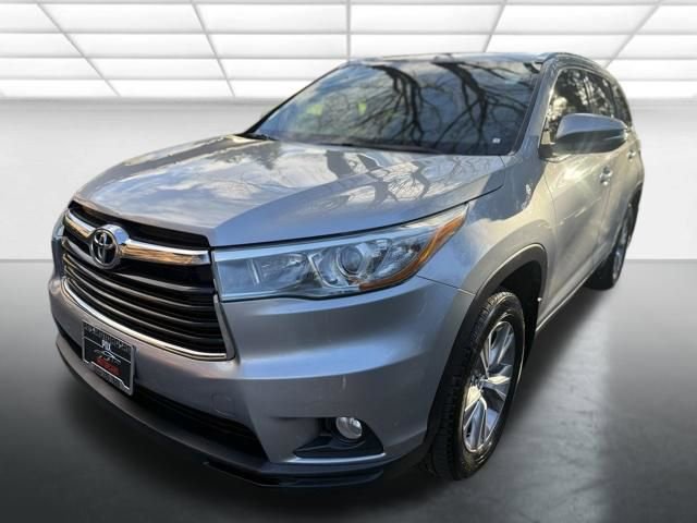 Used 2015 Toyota Highlander XLE image 1