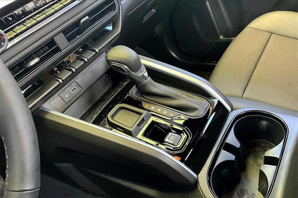 Used 2024 Chevrolet Colorado LT w/ LT Convenience Package III image 19