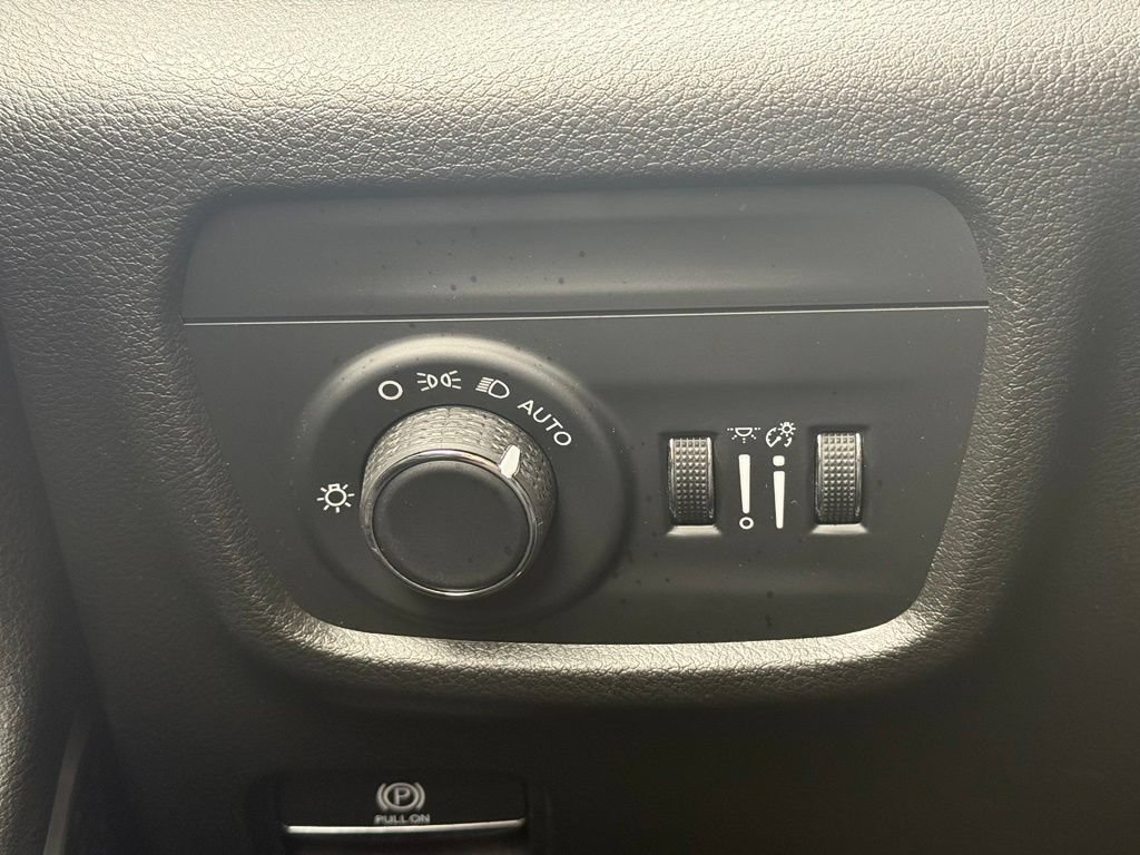 Used 2021 Jeep Grand Cherokee L Laredo w/ Luxury Tech Group I AWD/4WD image 11