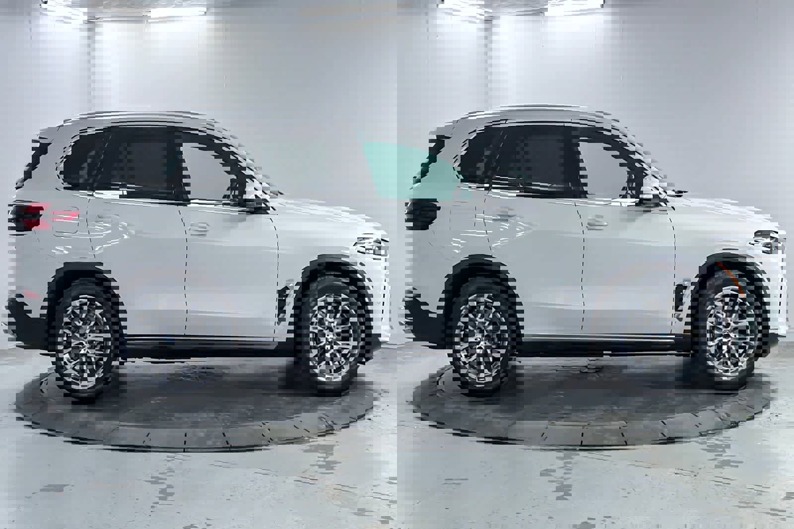 Used 2024 BMW X5 xDrive50e w/ Parking Assistance Package image 8