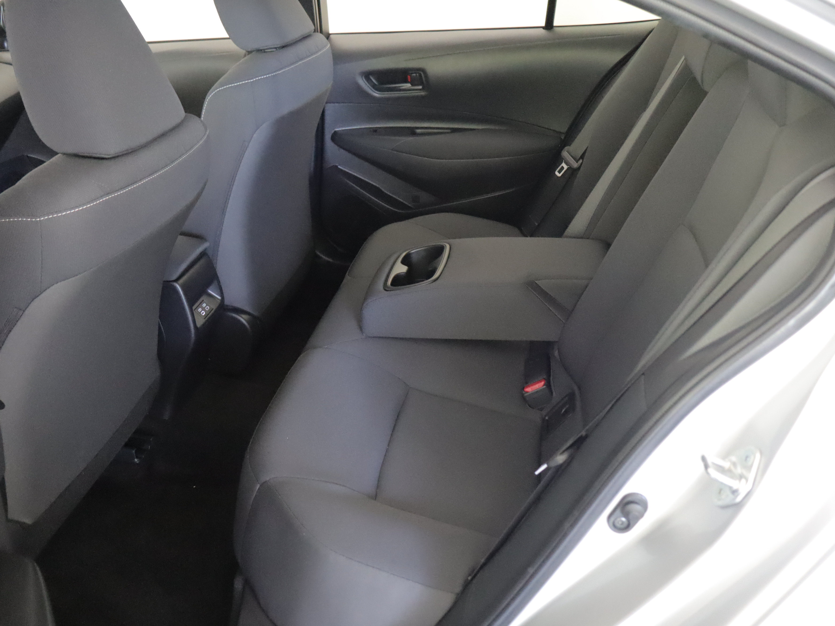 Used 2023 Toyota Corolla LE w/ Carpet Mat Package (TMS) FWD image 8