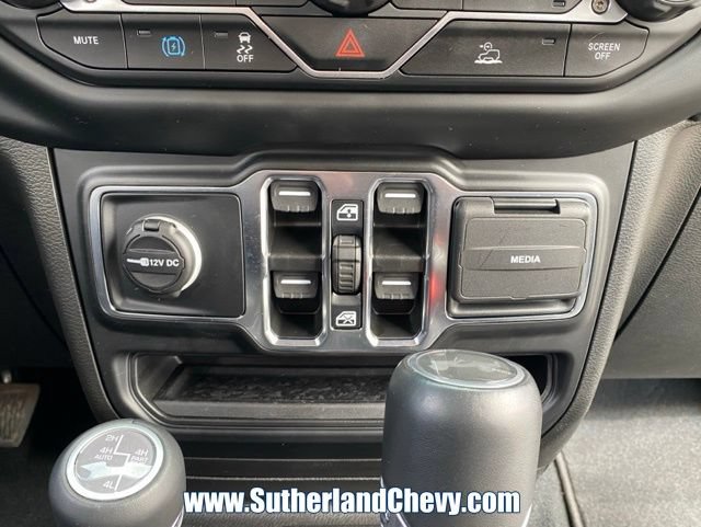 Used 2022 Jeep Wrangler Unlimited Sahara AWD/4WD image 33